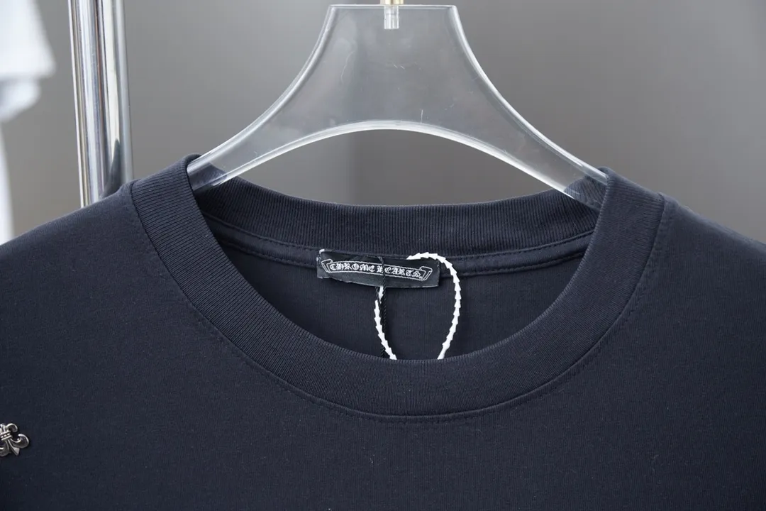 🅿️240 Chrome Hearte 25SS early spring new style Chrome Hearte short-sleeved hardware, light luxury, essential item for daily commuting for men and women, correct version, welcome to compare, detailed features · 280g 100% pure cotton double yarn jersey fabric · Custom dyeing in the same vat, special thickened 32 pieces double-strand 1X1 thread · Artificial hand arrangement of hardware positions + high temperature hot pressing. Ready-made garments are dyed. Then do the faded fried snowflake process, then wash with water to make it look old. General washing to improve the effect · Double-needle stitching across seams · Original main mark, washed tag, branded moisture-proof paper packaging Color: black/pink/blue Size: S/M/L/XL